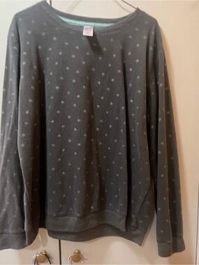 SO Womens Gray Crewneck Sweatshirt with Small Star Pattern - Very Soft